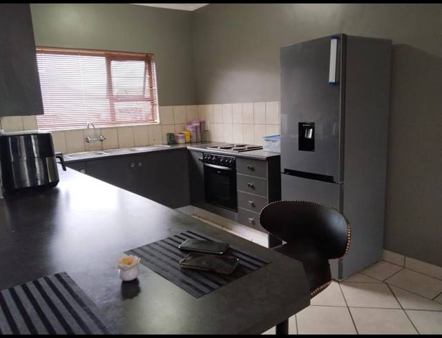 2 BEDROOM TOWNHOUSE FOR SALE IN PENINA PARK EXT 2